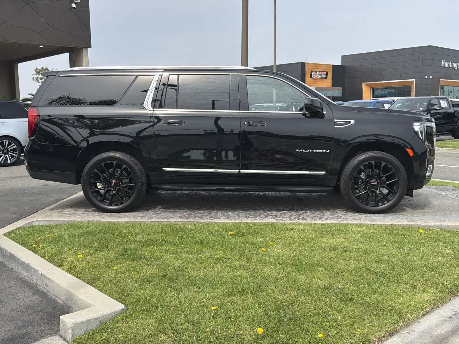 Thumbnail: 2023 GMC Yukon XL - 7