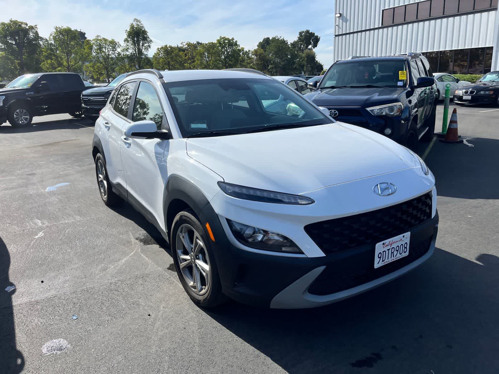 2023 Hyundai Kona SEL photo 2