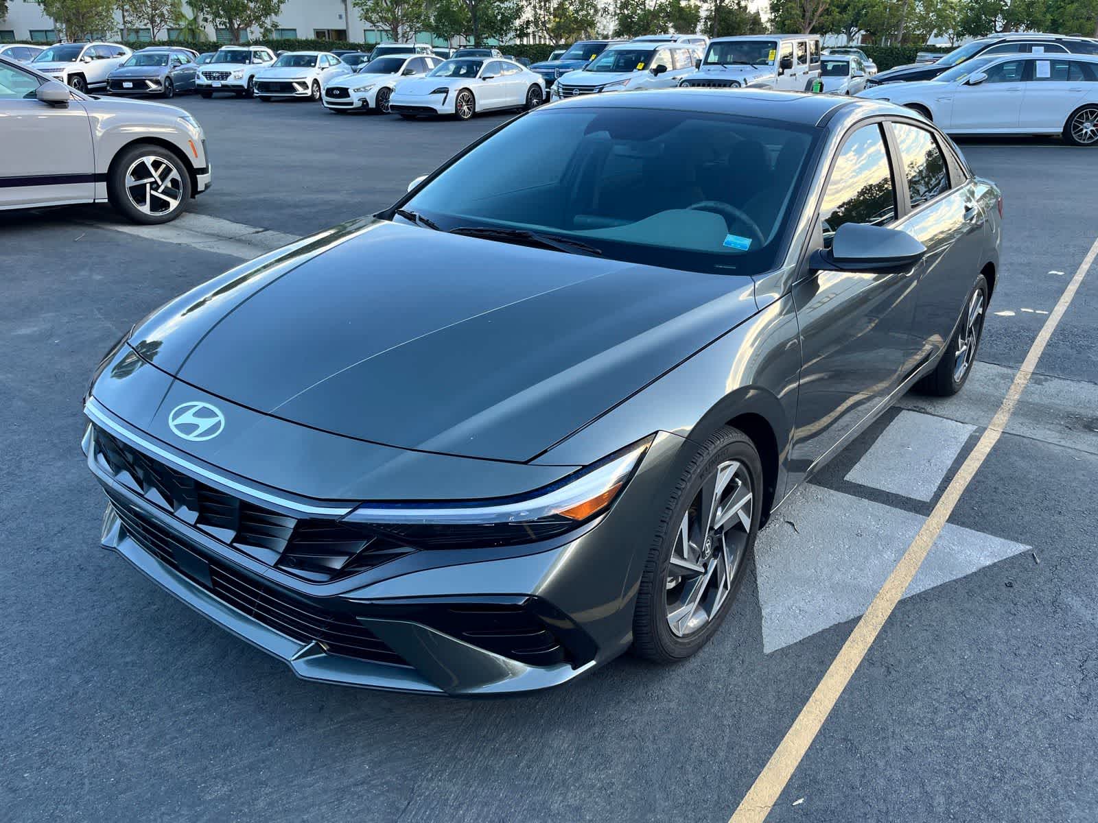 2024 Hyundai Elantra SEL's photo