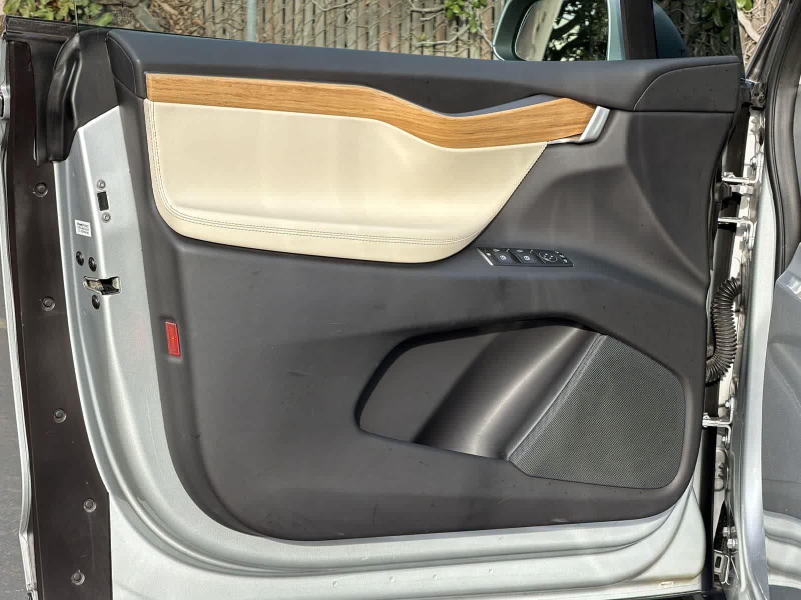 Thumbnail: 2018 Tesla Model X - 23