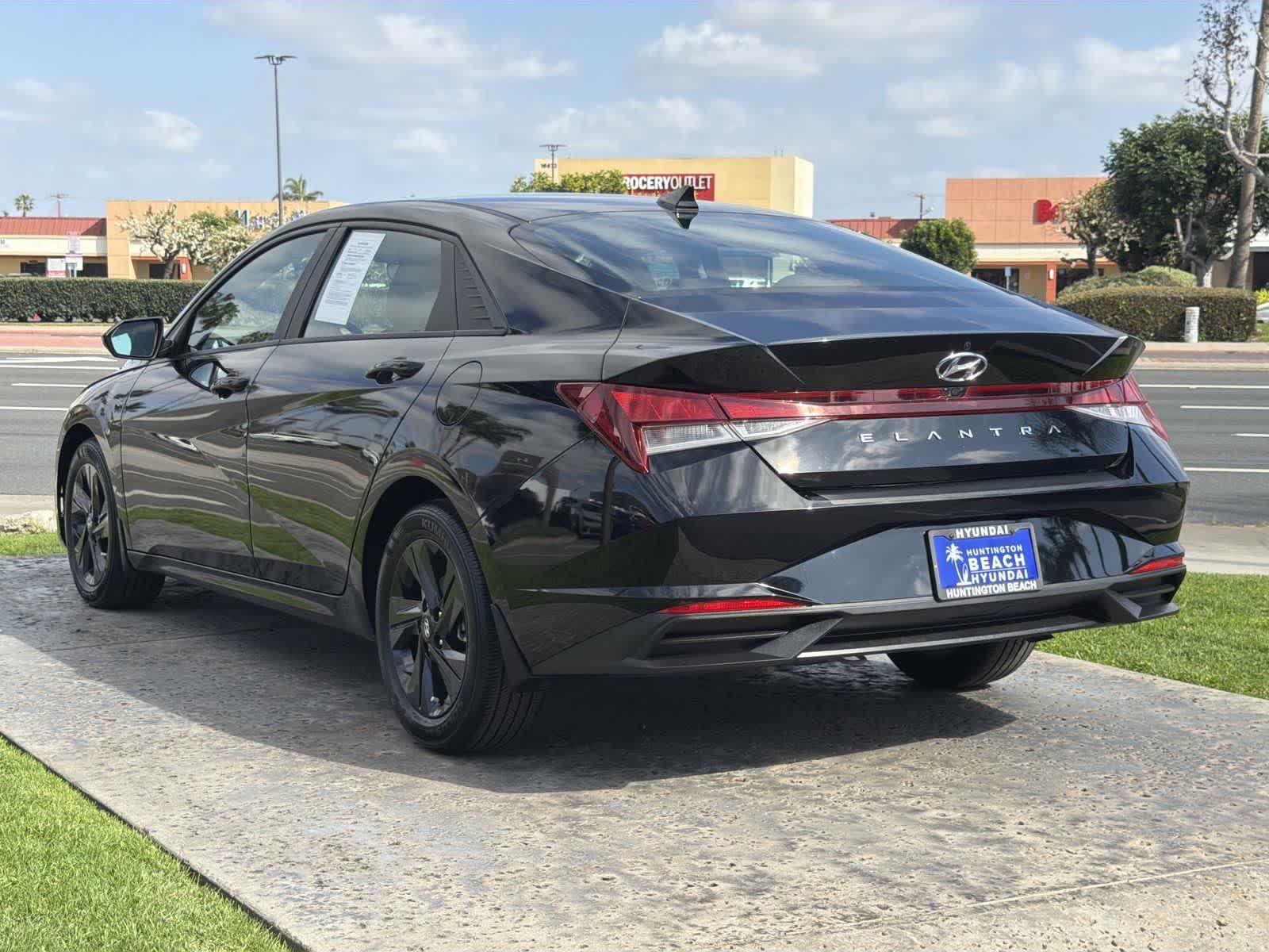 Thumbnail: 2023 Hyundai Elantra - 4