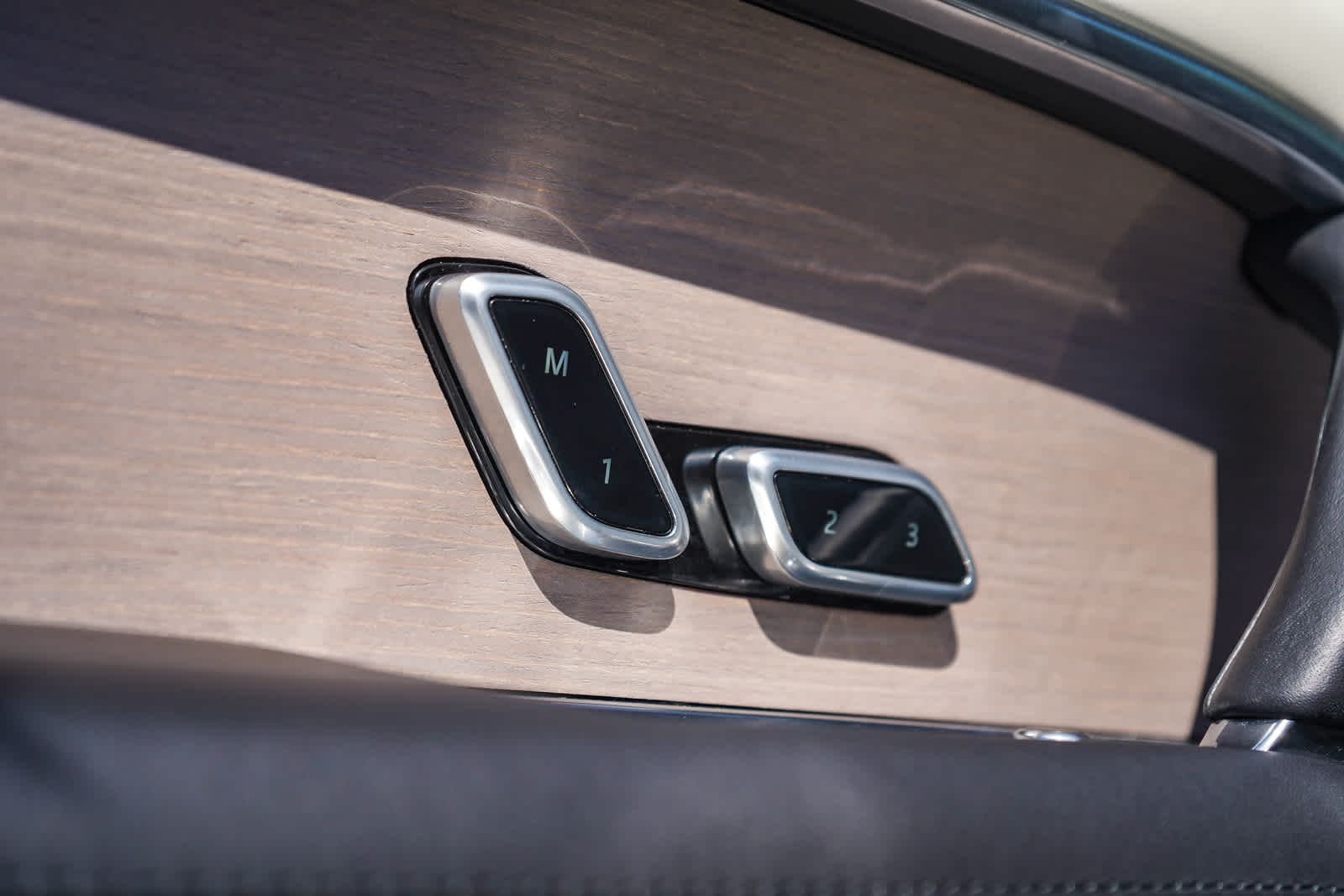 Thumbnail: 2023 Land Rover Range Rover - 25