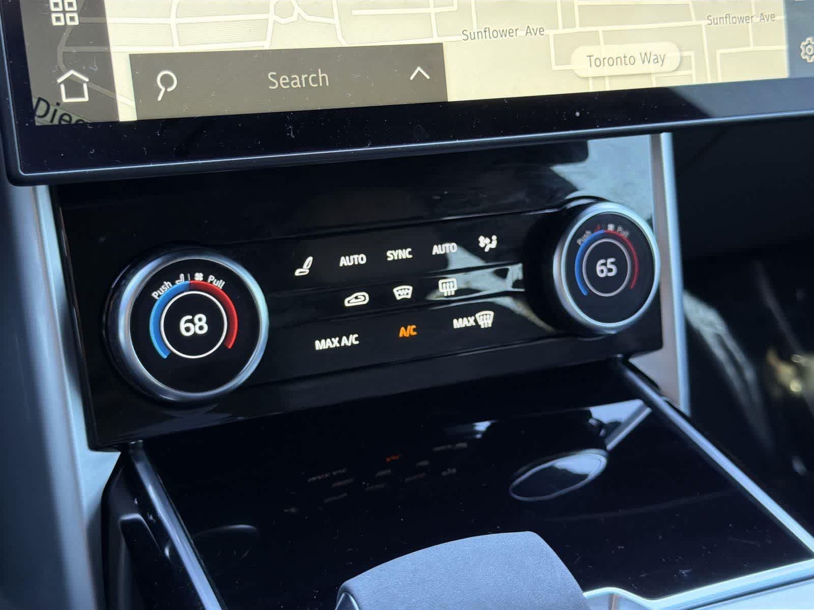 Thumbnail: 2023 Land Rover Range Rover - 16