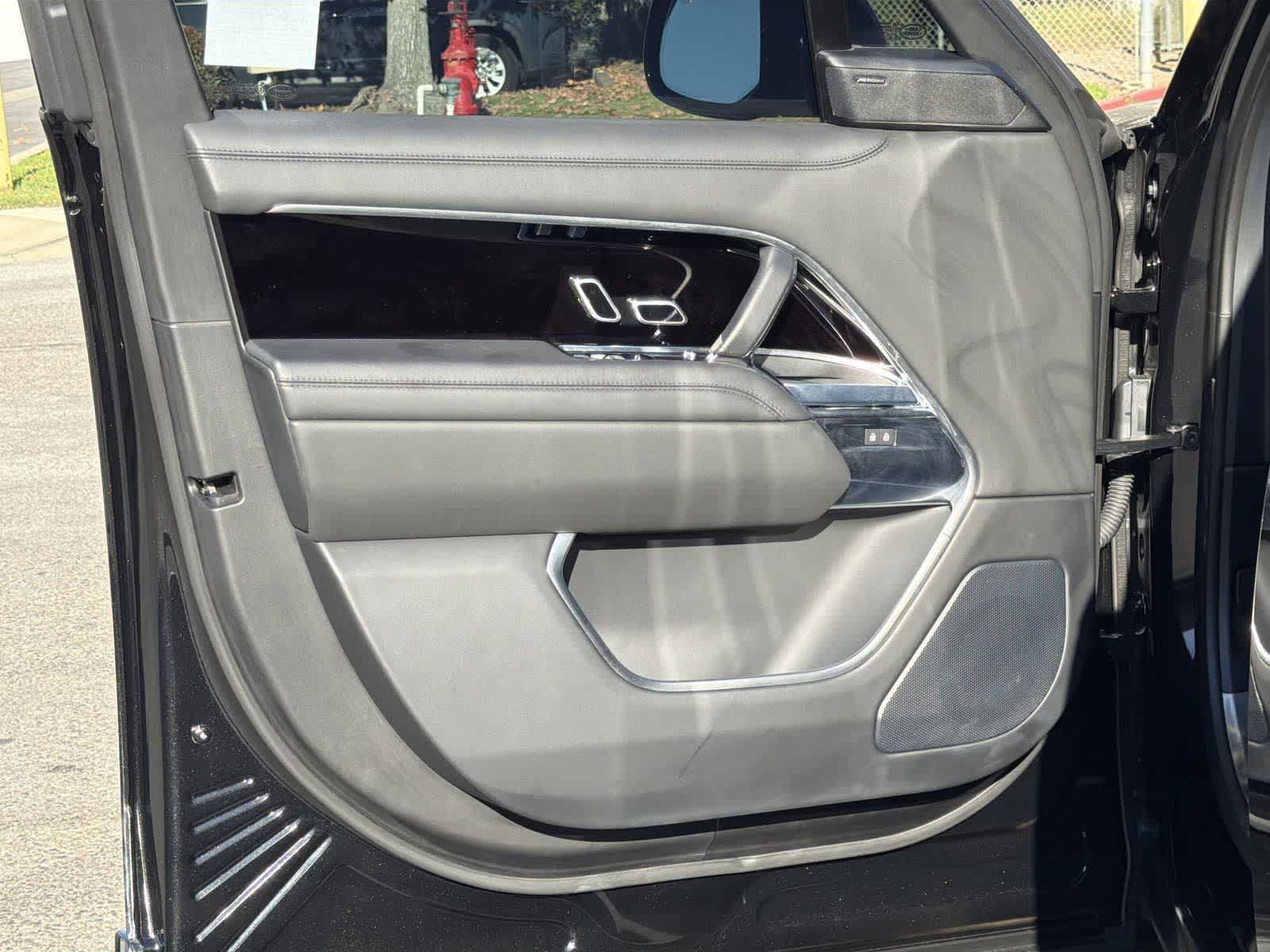 Thumbnail: 2023 Land Rover Range Rover - 23