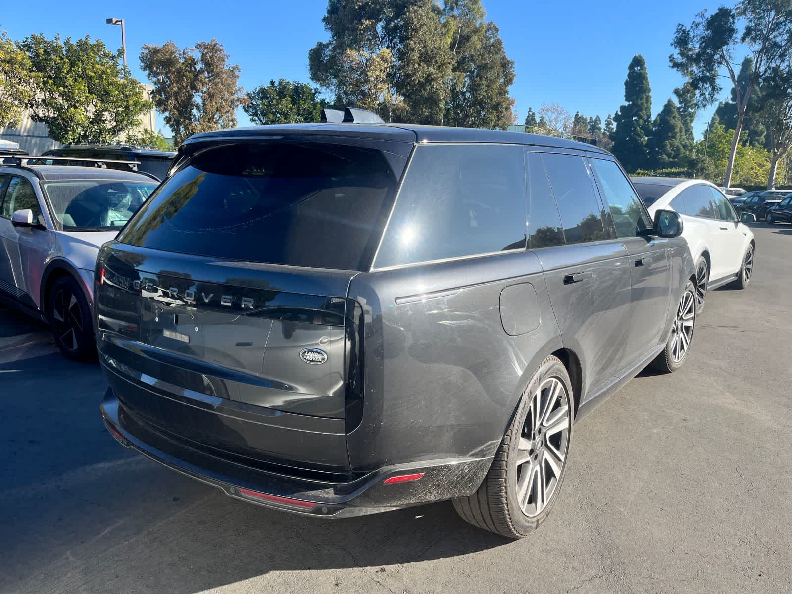 Thumbnail: 2023 Land Rover Range Rover - 3