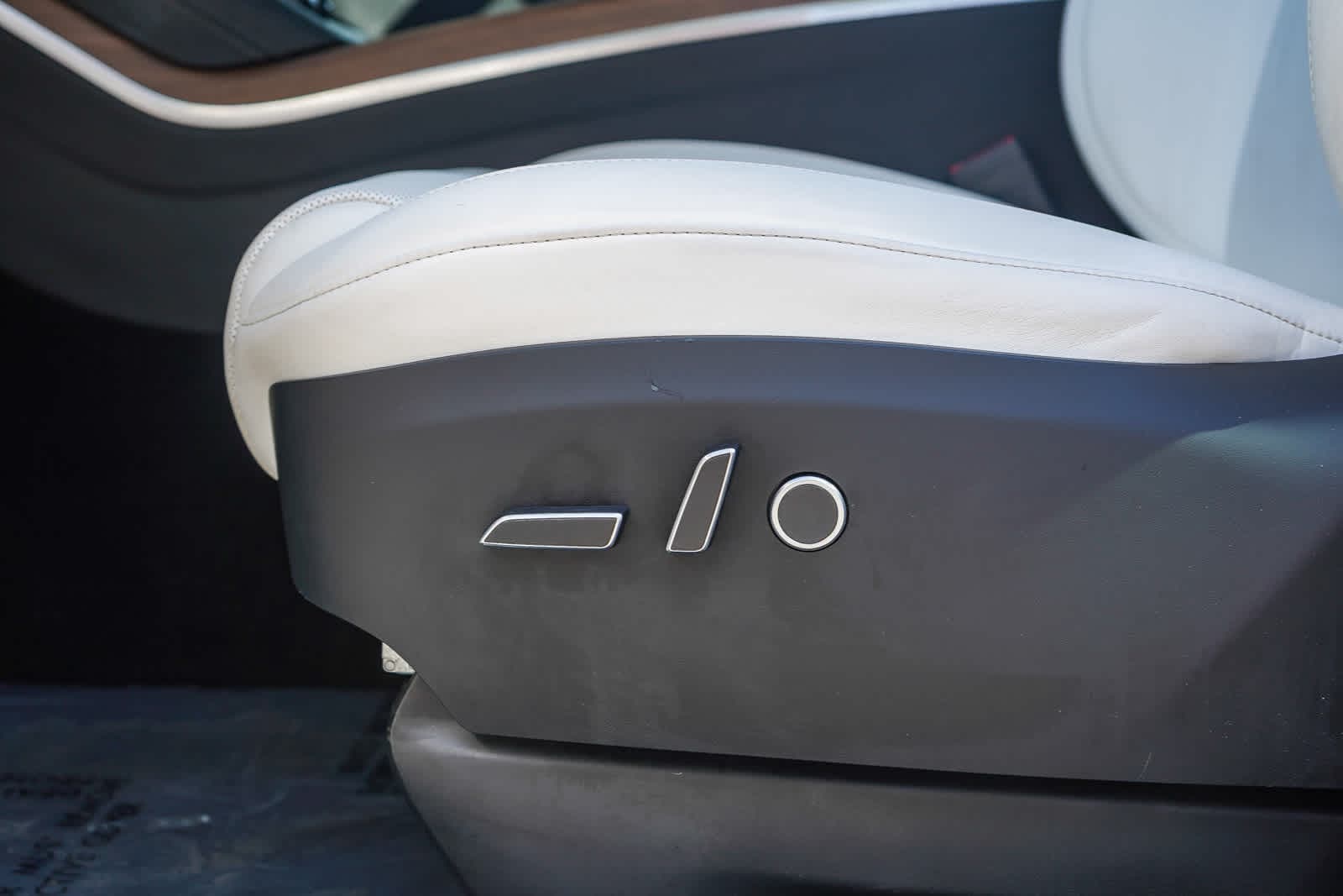 Thumbnail: 2022 Tesla Model X - 20