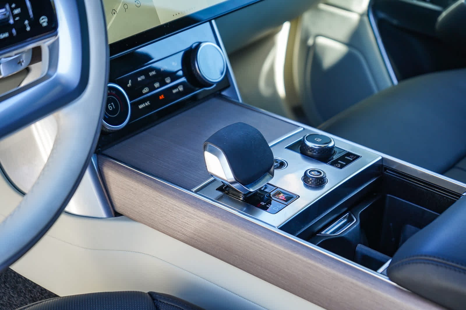 Thumbnail: 2023 Land Rover Range Rover - 22