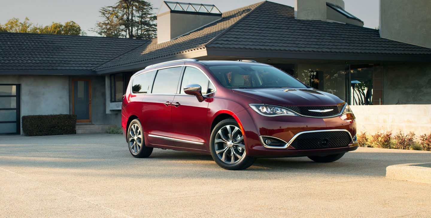 2018 Chrysler Pacifica Rear Red Exterior Front View 2018 Chrysler Pacifica Rear Red Exterior Front View