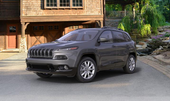 2018 Jeep Cherokee Latitude Front Silver Exterior 2018 Jeep Cherokee Latitude Front Silver Exterior