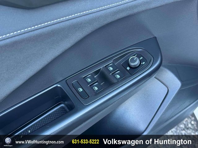 2025 Volkswagen Taos SE Black - Photo 17