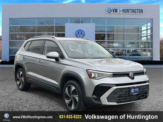 2025 Volkswagen Taos SE's photo