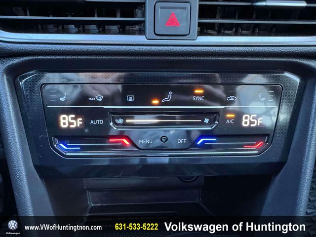 2025 Volkswagen Taos SE Black - Photo 30