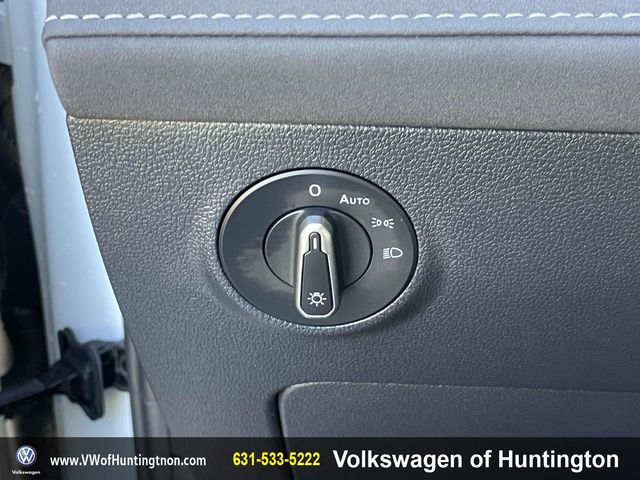 2025 Volkswagen Taos SE Black - Photo 16