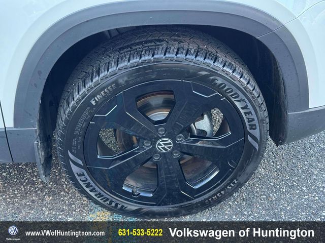 2025 Volkswagen Taos SE Black - Photo 10