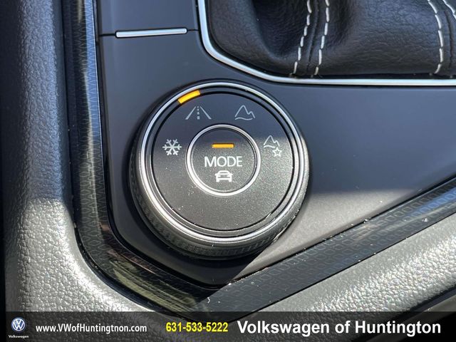 2025 Volkswagen Taos SE Black - Photo 30