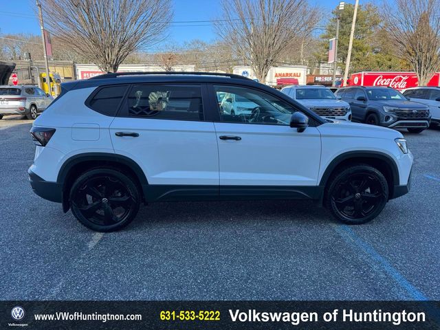 2025 Volkswagen Taos SE Black - Photo 9