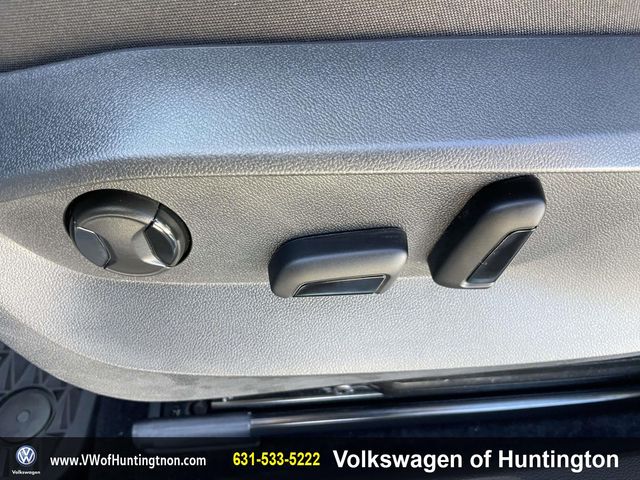 2025 Volkswagen Taos SE Black - Photo 12