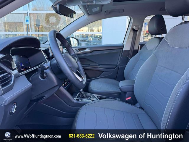 2025 Volkswagen Taos SE Black - Photo 14