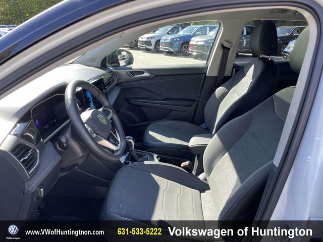 2025 Volkswagen Taos SE Black - Photo 11