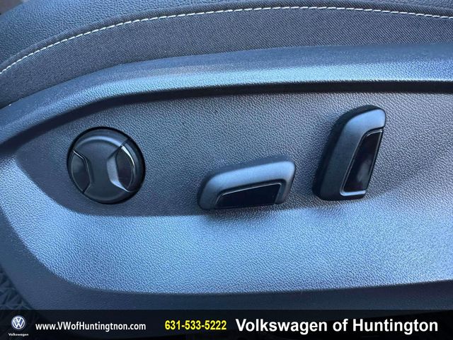 2025 Volkswagen Taos SE Black - Photo 15