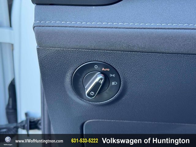 2025 Volkswagen Taos SE Black - Photo 20