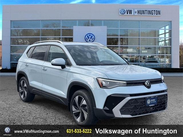 2025 Volkswagen Taos SE's photo