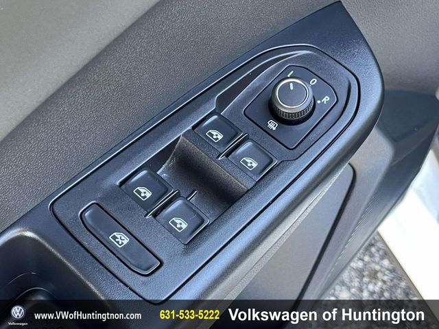 2025 Volkswagen Taos SE Black - Photo 15