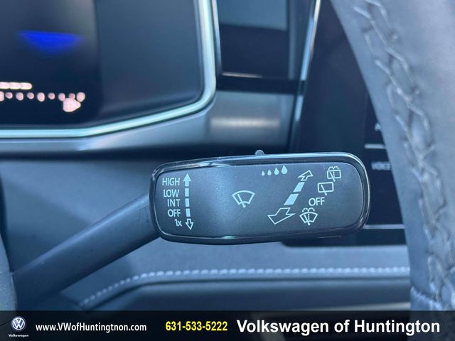 2025 Volkswagen Taos SE Black - Photo 25