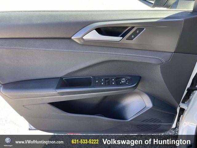 2025 Volkswagen Taos SE Black - Photo 14