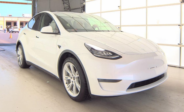Used 2021 Tesla Model Y Long Range with VIN 5YJYGDEE0MF072818 for sale in Huntley, IL