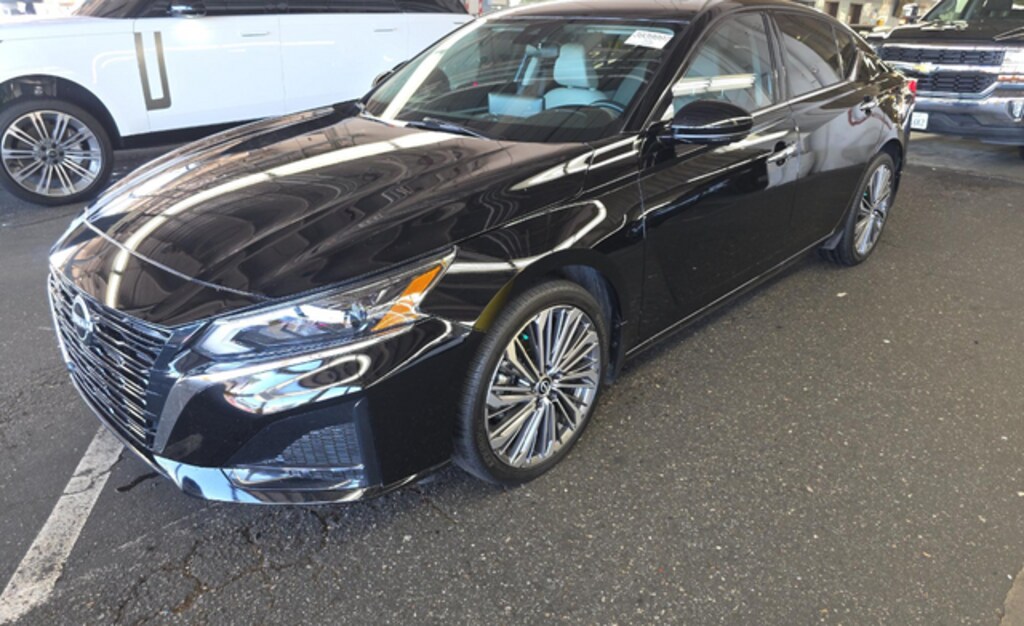 Used 2023 Nissan Altima 2.5 SL Sedan