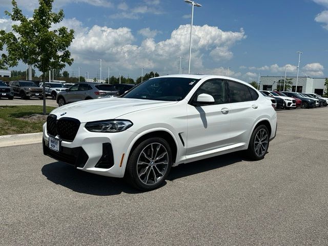 2022 BMW X4 xDrive30i's photo