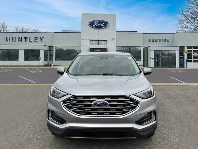 2024 Ford Edge Titanium photo 2
