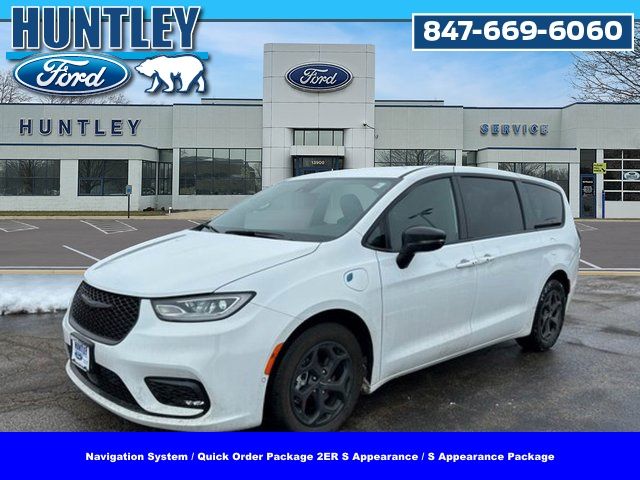 2024 Chrysler Pacifica PHEV Select's photo