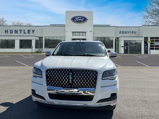 2022 Lincoln Navigator Black Label photo 2