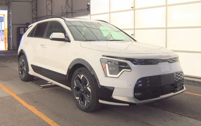 Used 2023 Kia Niro Wave with VIN KNDCT3L12P5035839 for sale in Huntley, IL