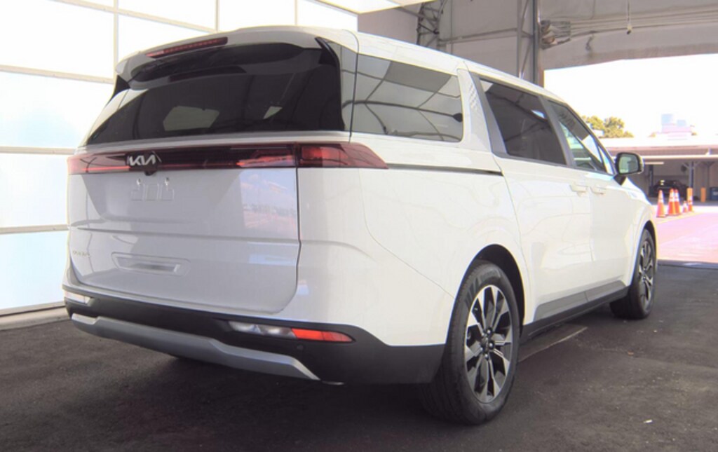 Used 2024 Kia Carnival EX Minivan/Van