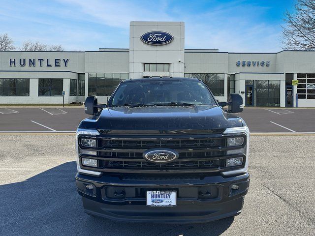 2023 Ford F-250 Lariat photo 2