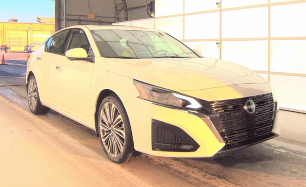 Used 2023 Nissan Altima 2.5 SL Sedan