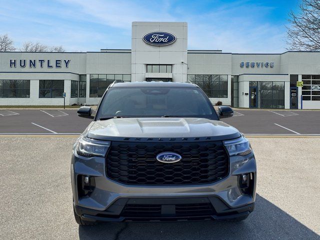 2025 Ford Explorer ST-Line photo 2
