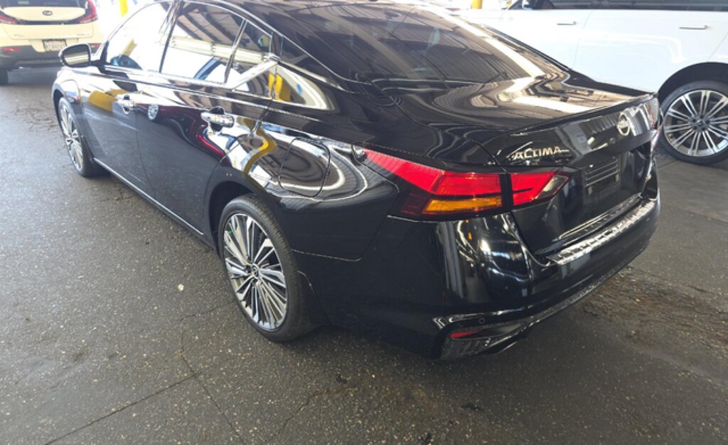 Used 2023 Nissan Altima 2.5 SL Sedan