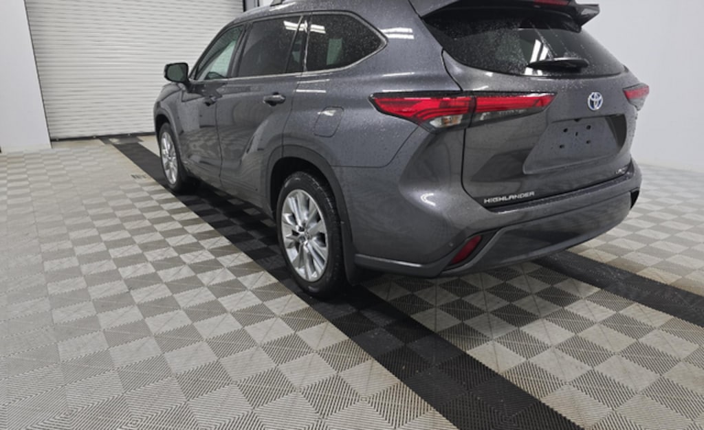 Used 2023 Toyota Highlander Hybrid Limited SUV