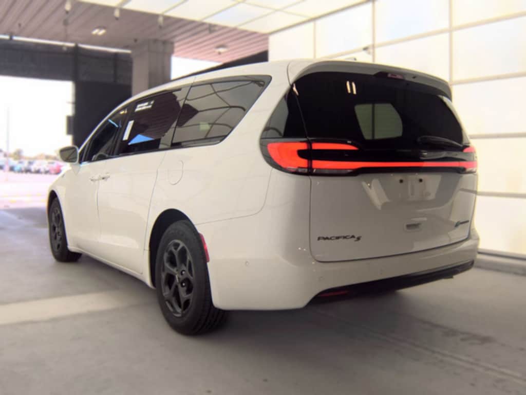 Used 2022 Chrysler Pacifica Hybrid Touring L Minivan/Van