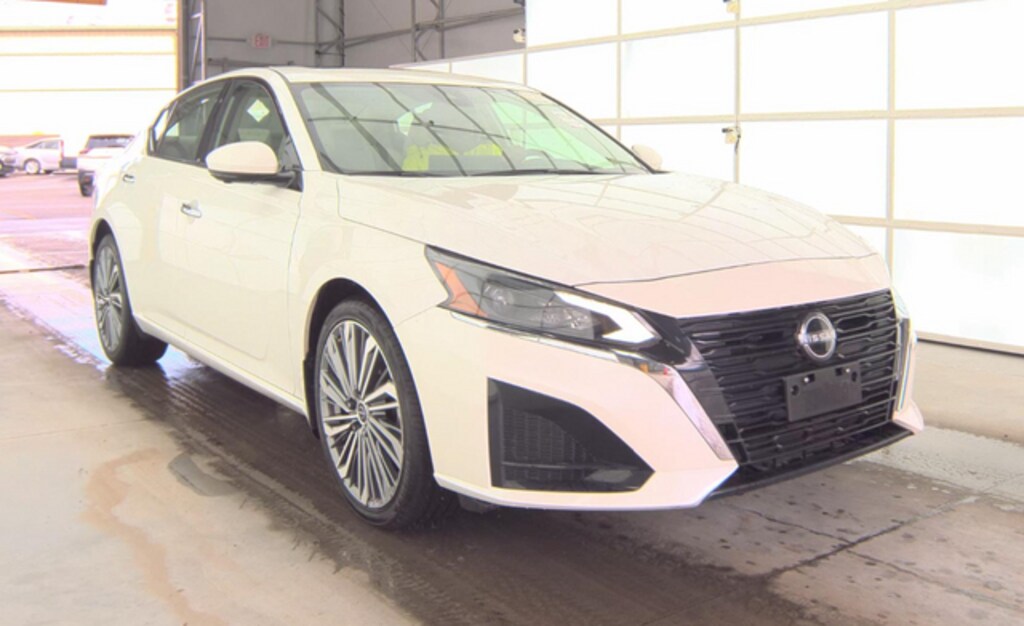 Used 2024 Nissan Altima 2.5 SL Sedan