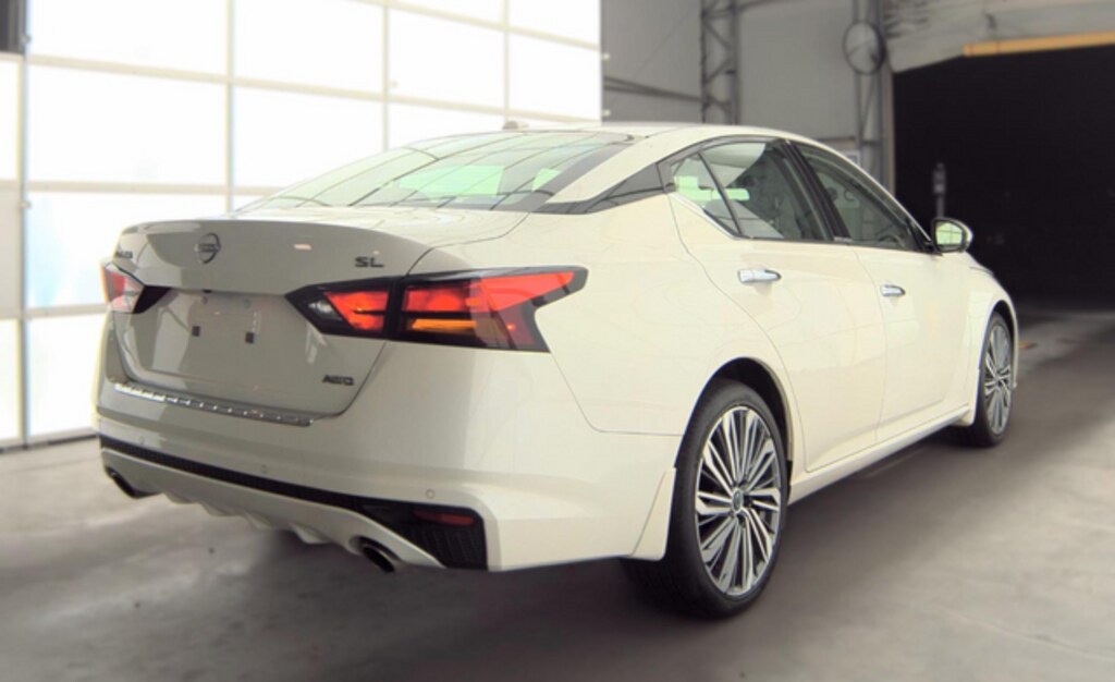 Used 2023 Nissan Altima 2.5 SL Sedan