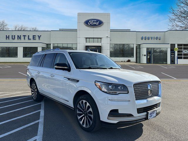 2023 Lincoln Navigator L Reserve photo 3
