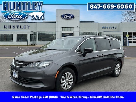 2017 Chrysler Pacifica Touring Minivan/Van