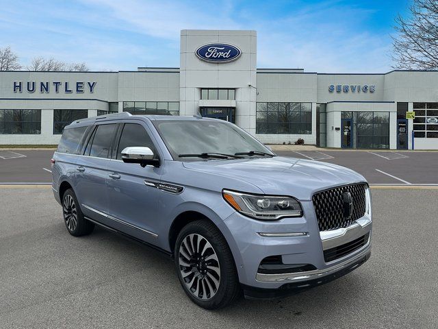 2023 Lincoln Navigator Black Label photo 3