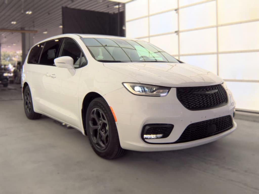 Used 2022 Chrysler Pacifica Hybrid Touring L Minivan/Van
