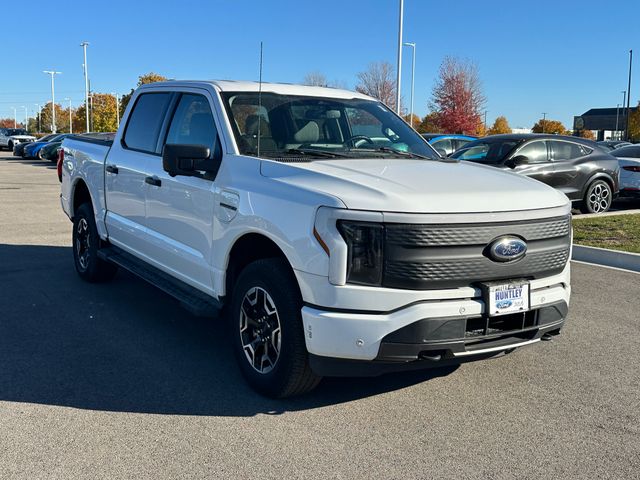 2022 Ford F-150 Lightning XLT photo 2